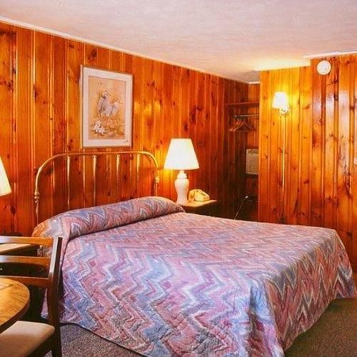The Tallwood Motel Wells Room photo