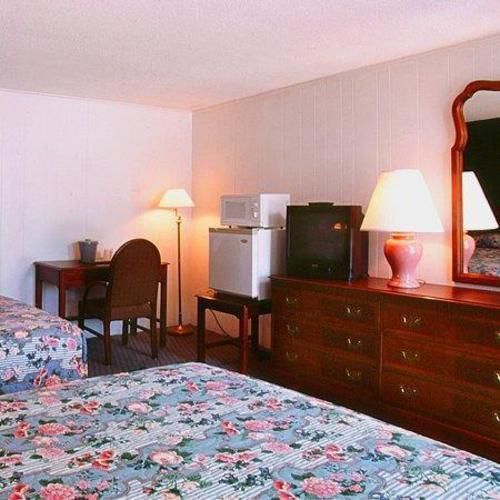 The Tallwood Motel Wells Room photo